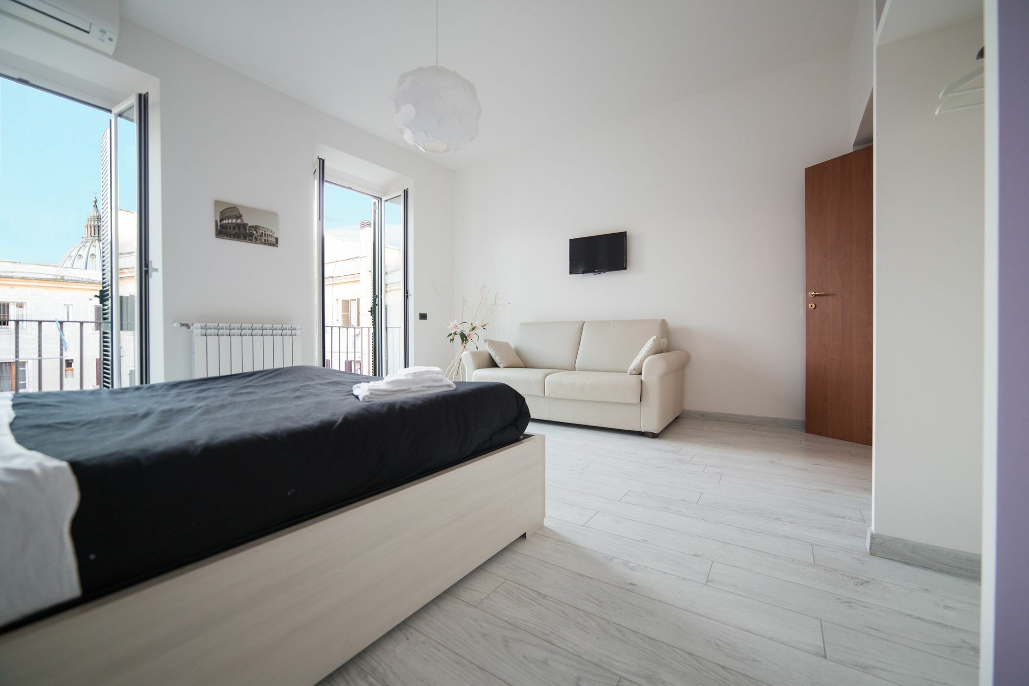Apartment In Front Of St Peter'S Square And Vatican Museums - Mypad In Rome Buitenkant foto